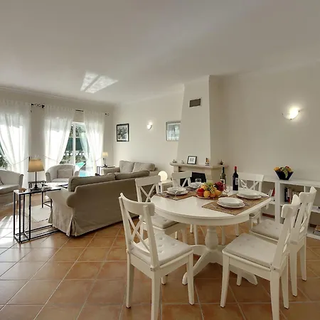 In Near & Pool וילה