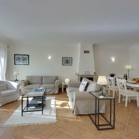 Βίλα Elegant In With Swimming Pool Καρβοέιρο