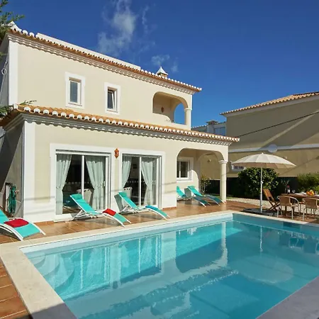 Βίλα Elegant In With Swimming Pool