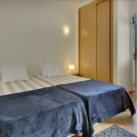Elegant In With Swimming Pool Καρβοέιρο